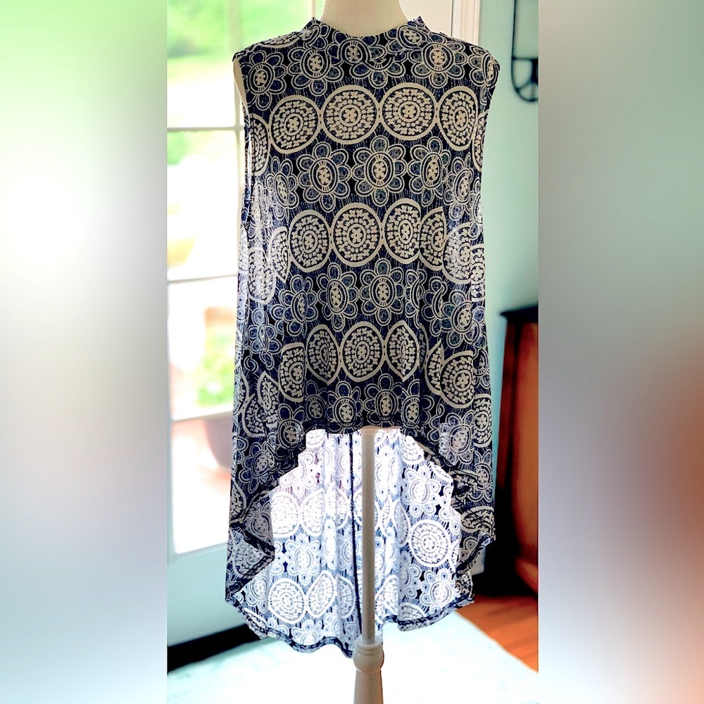 NWT Flew de Lis Tunic Top. Navy blue and white pattern high low tunic. Size XL